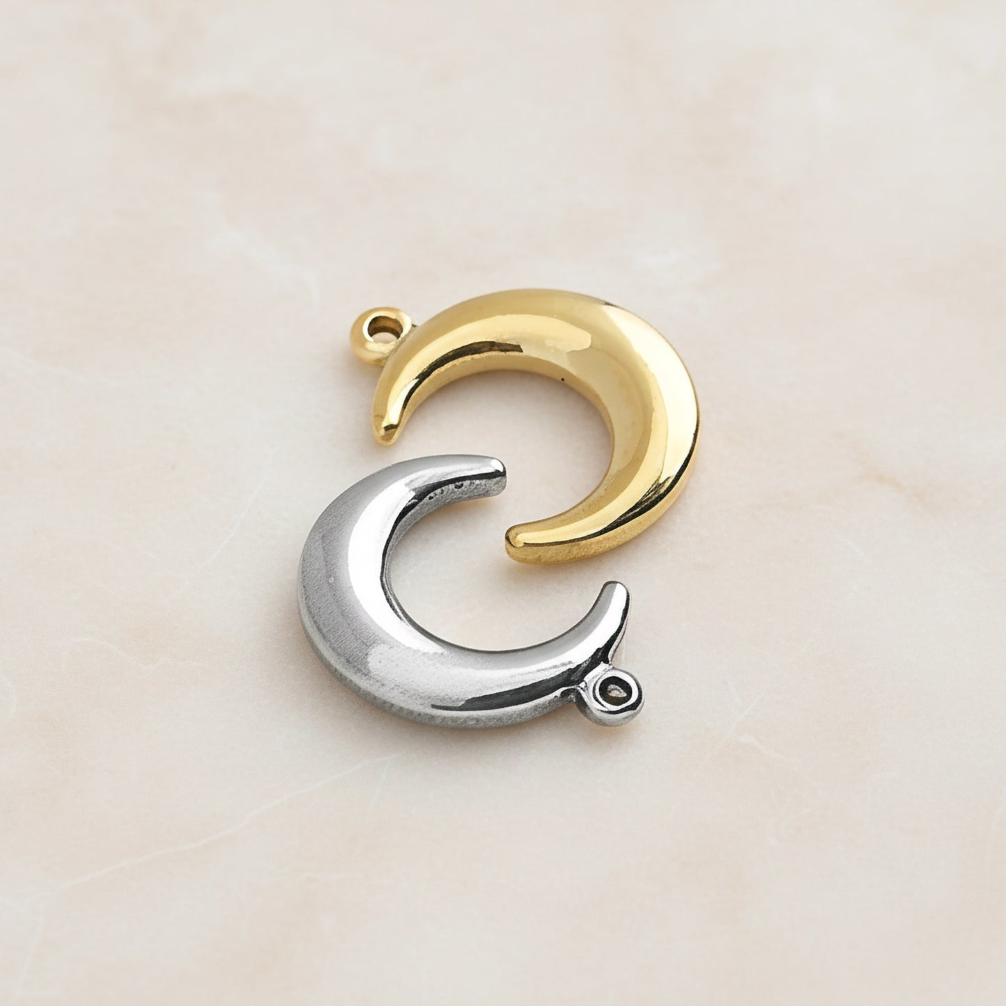 Crescent Moon Surgical Steel Pendant, 1 Pc - detail view 2 (SG.198)