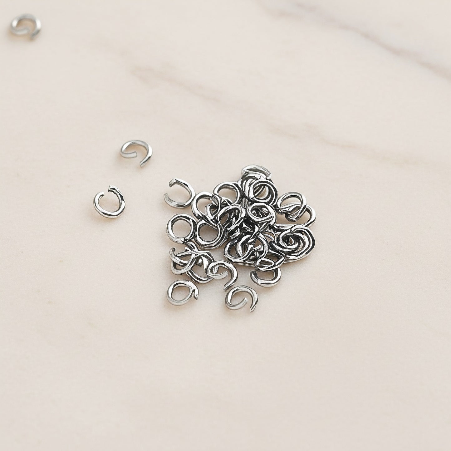 Round Surgical Steel 3.5mm Jump Ring, about 100pc - detail view 1 (SG.239)