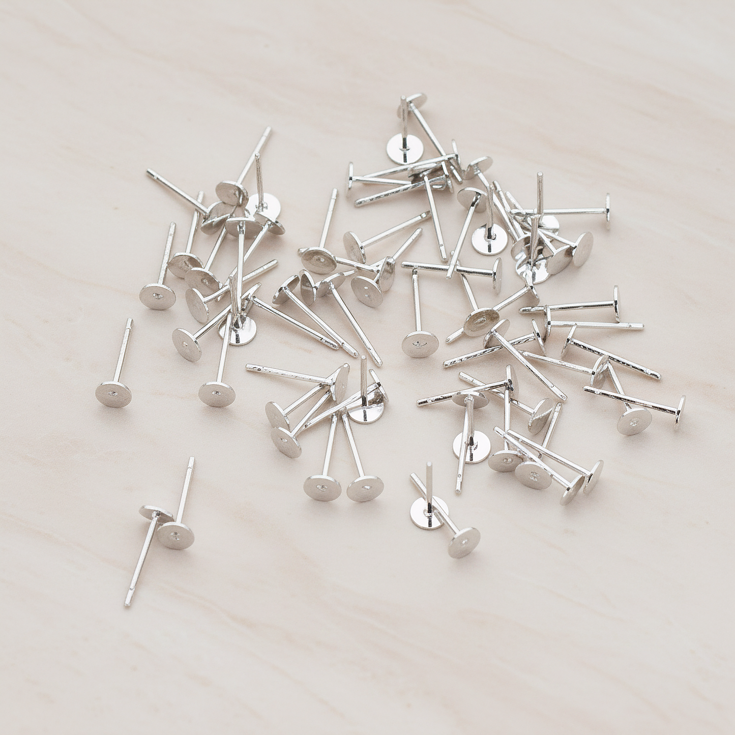 Round Pad with Titanium Ear Post, 12 Pc - 4mm (ER.872)