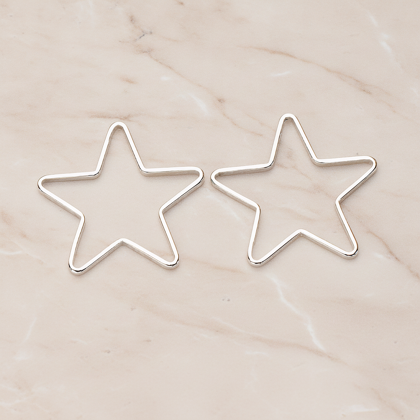 18mm Star Link Pendant, 4 Pc on warm marble background (PD.1008-02)