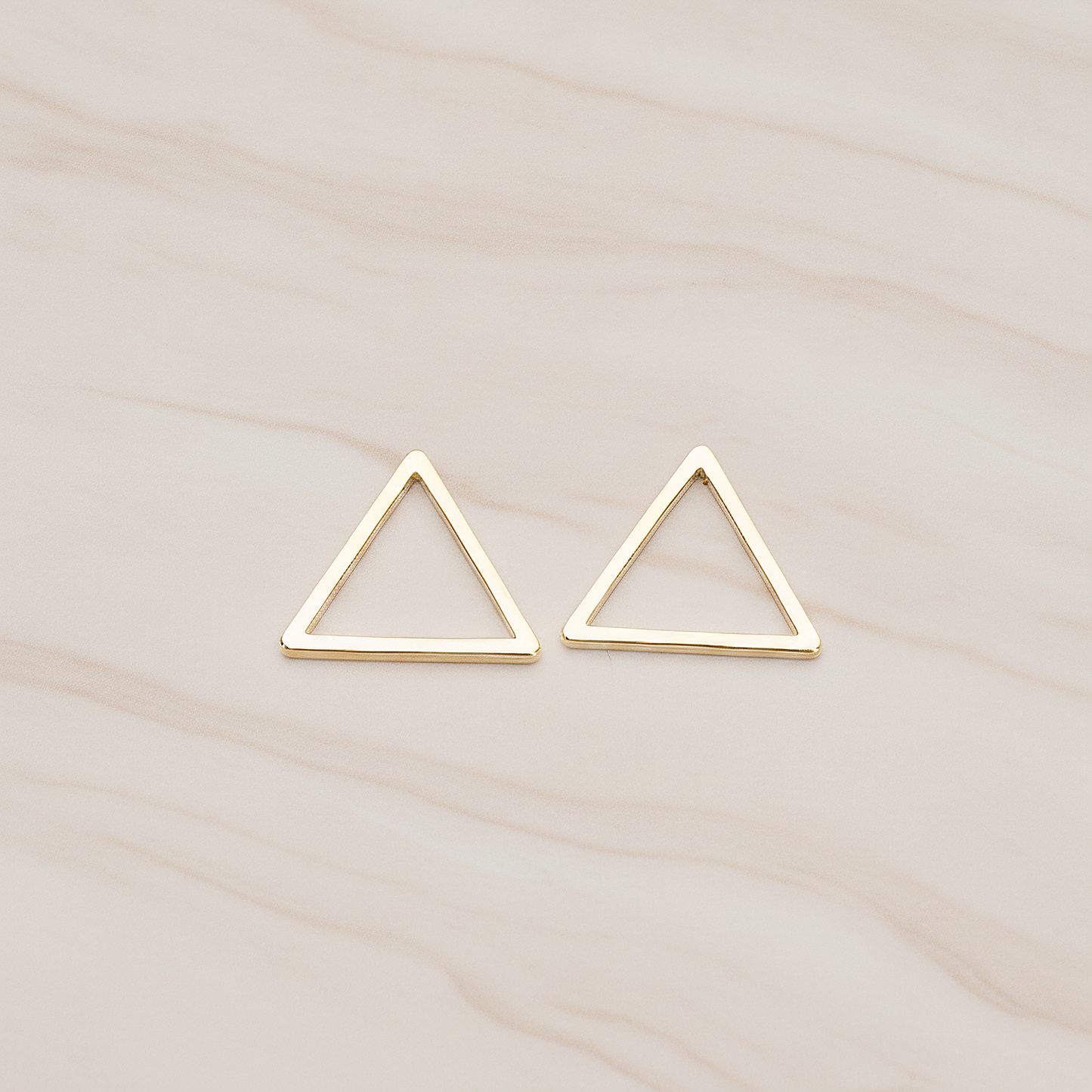 13mm Triangle Link Pendant, 4 Pc on warm marble background (PD.1009-03)