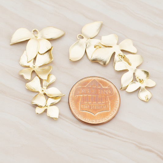 Quadruple Flower Pendant, 2 Pc on warm marble background (PD.148)