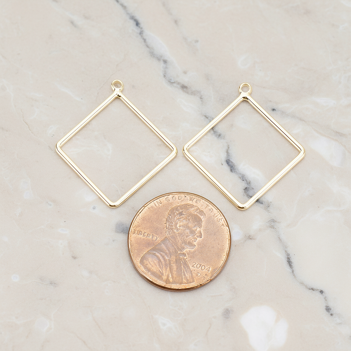 Small Rhombus Link Pendant, 4 Pc on warm marble background (PD.1707-01)