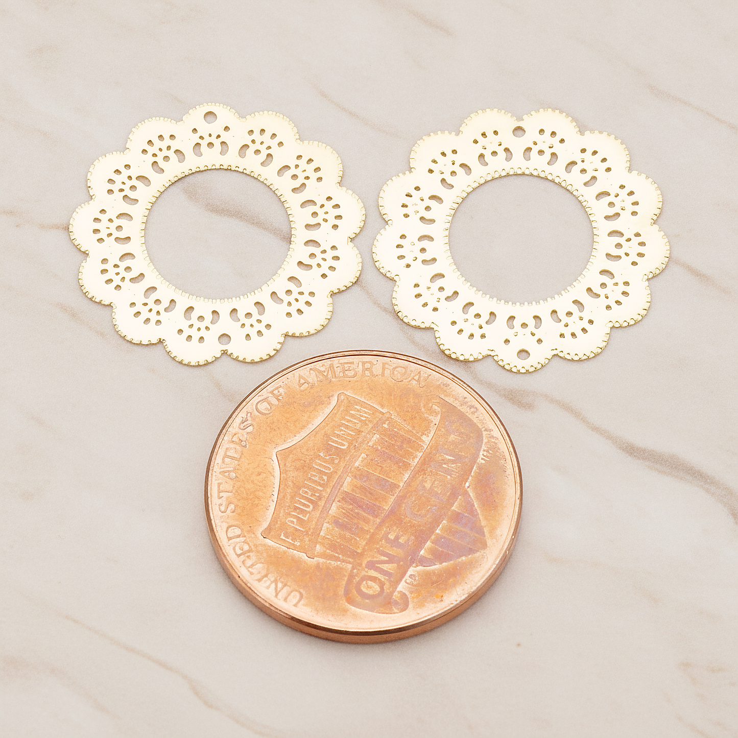 Filigree Round Floral Pendant, 4 Pc on warm marble background (PD.218)