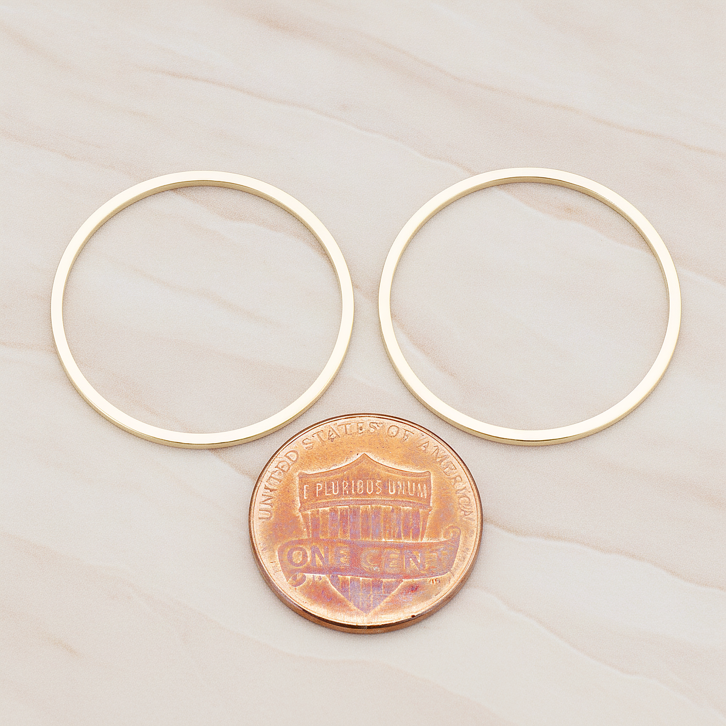25mm Simple Round Link Pendant, 2 Pc on warm marble background (PD.305-04)