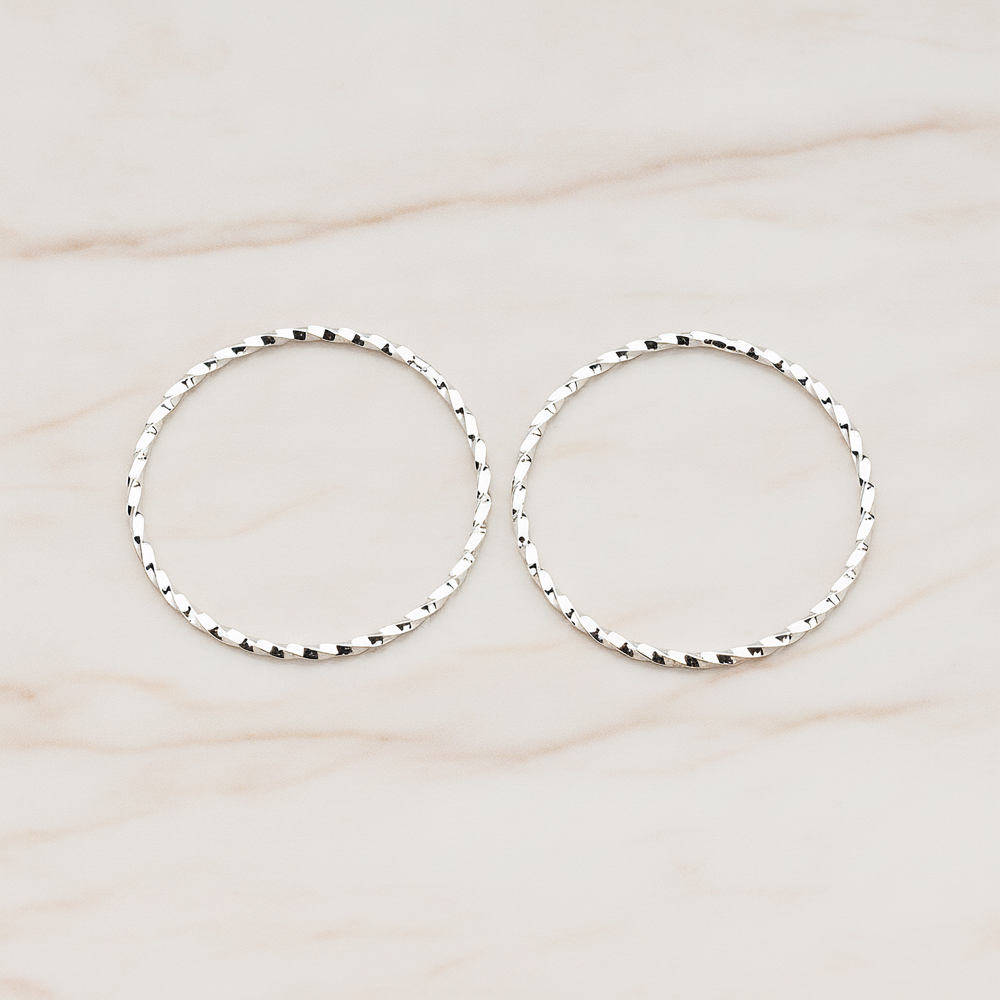 Twisted Round Medium Link Pendant, 4 Pc on warm marble background (PD.358-02)