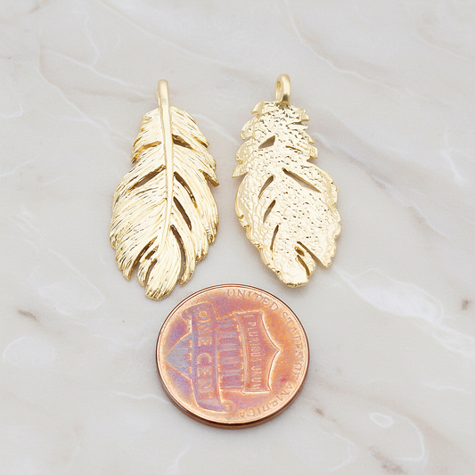 Feather Pendant, 2 Pc on warm marble background (PD.822)