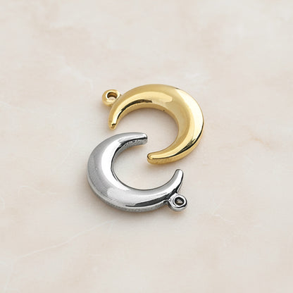 Crescent Moon Surgical Steel Pendant, 1 Pc - detail view 2 (SG.198)