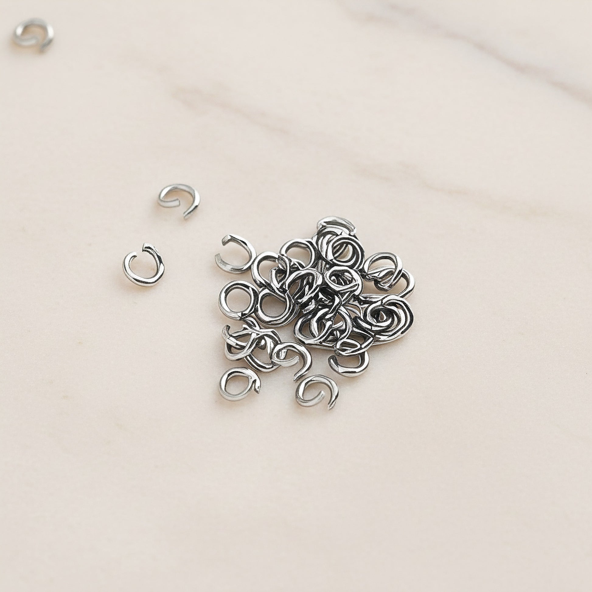 Round Surgical Steel 3.5mm Jump Ring, about 100pc - detail view 1 (SG.239)