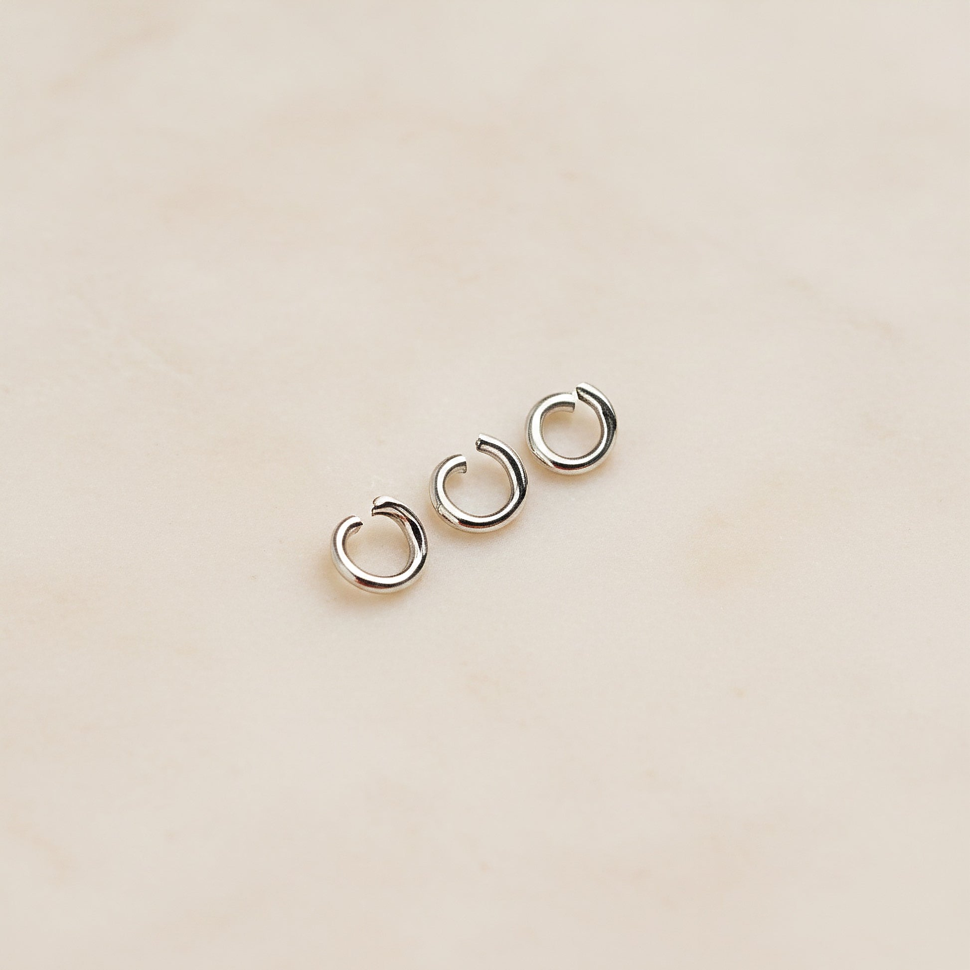 Round Surgical Steel 3.5mm Jump Ring, about 100pc - detail view 2 (SG.239)