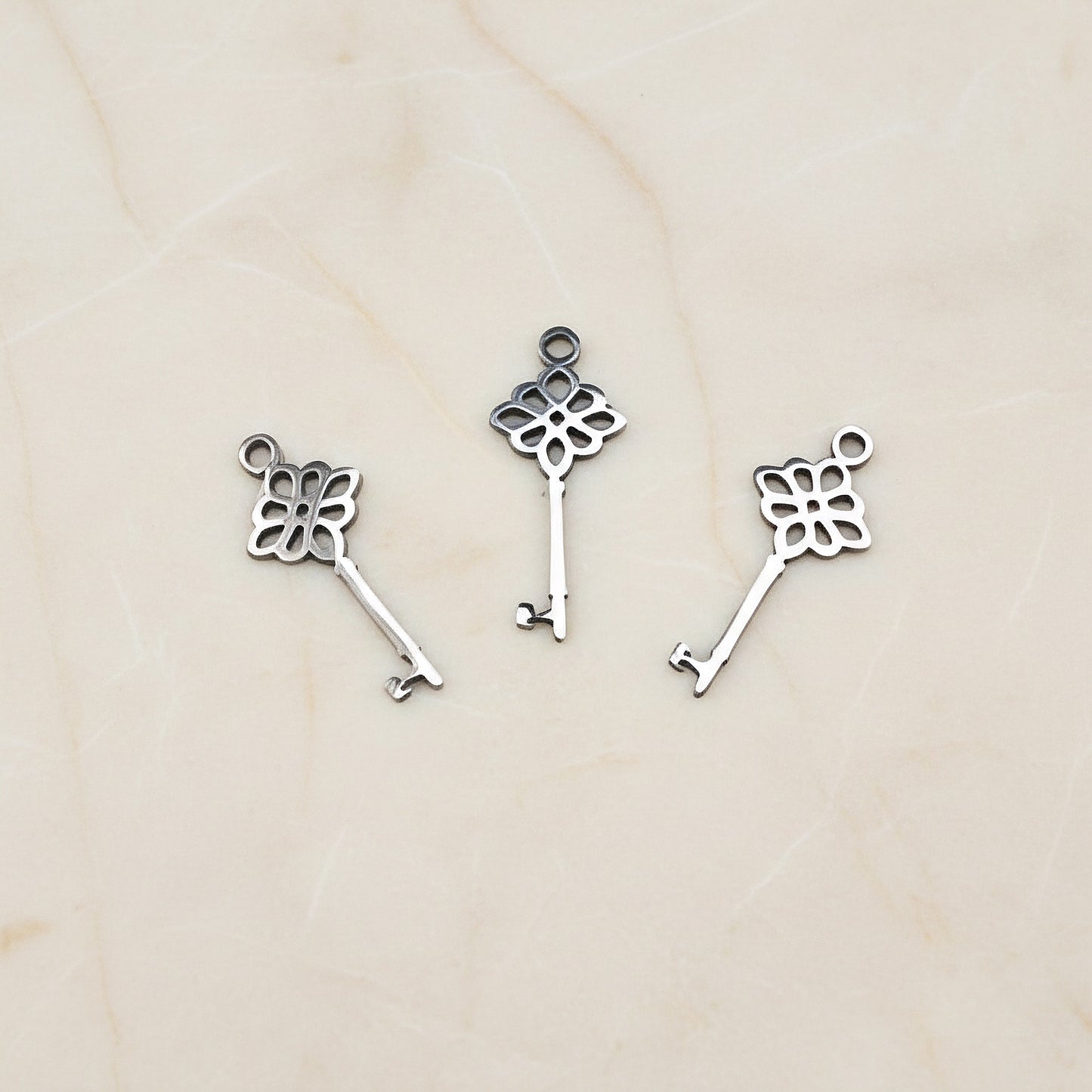 Flower Key Surgical Steel Pendant, 1 pc - detail view 1 (SG.606)