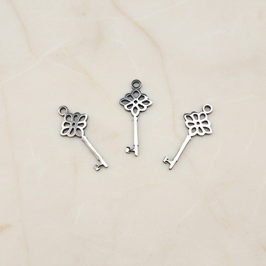 Flower Key Surgical Steel Pendant, 1 pc - detail view 1 (SG.606)