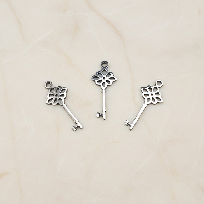 Flower Key Surgical Steel Pendant, 1 pc - detail view 1 (SG.606)