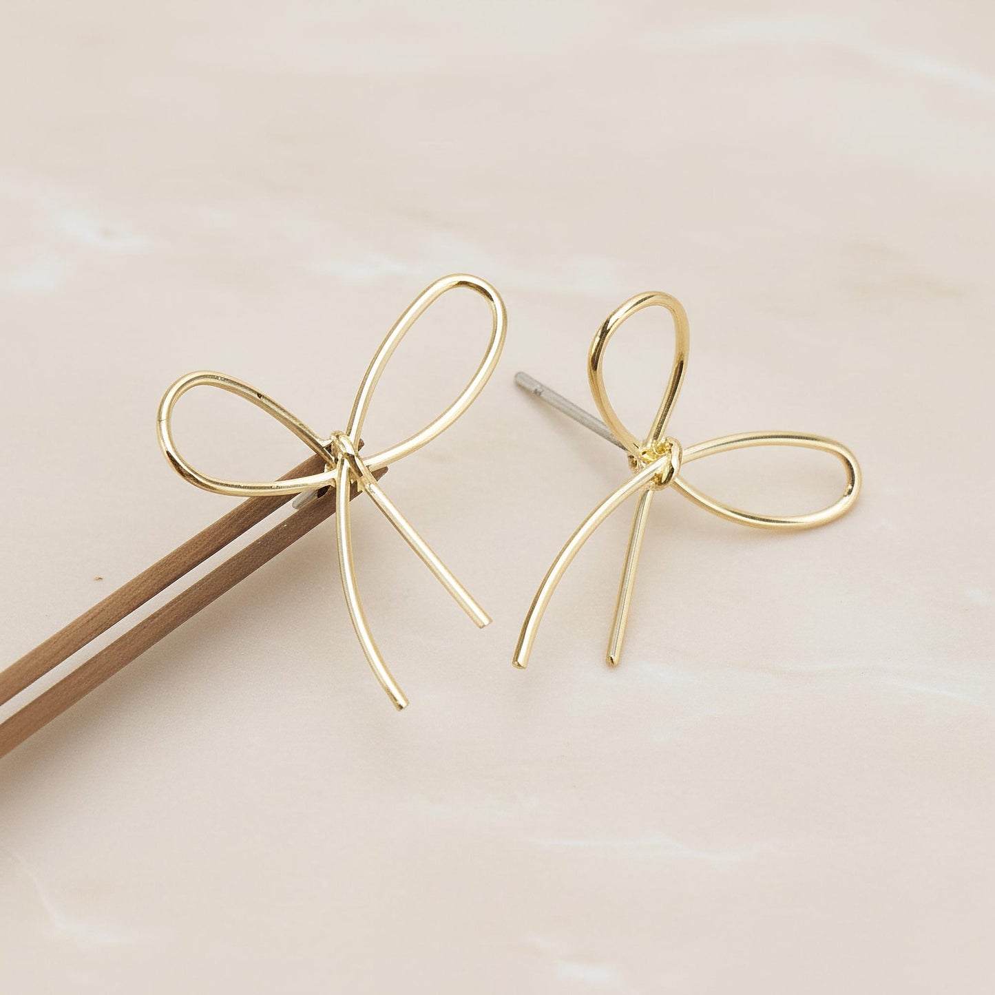 Simple Line Ribbon Ear Post, 2 Pc (ER.445)