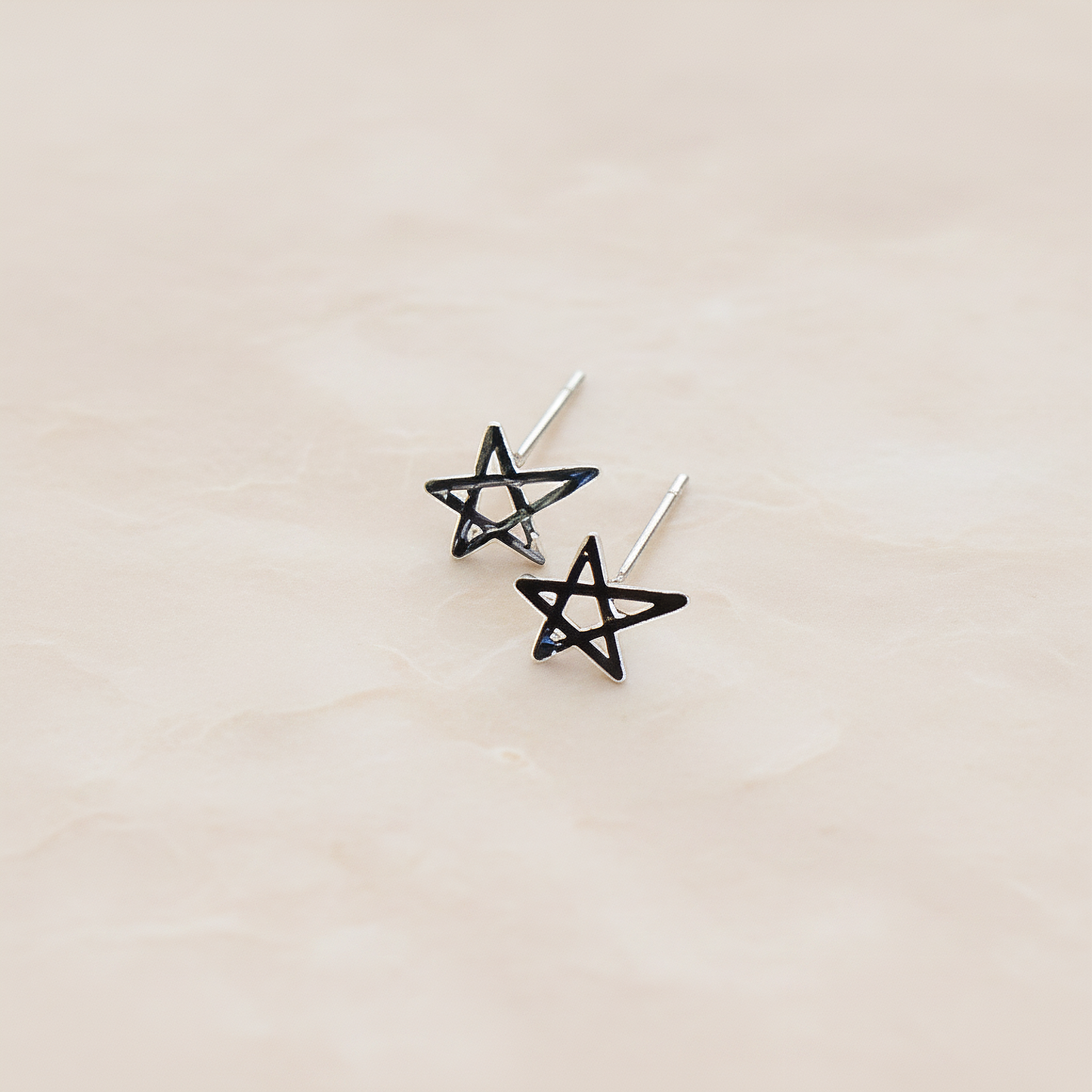 Drawing Star Ear Post, 2 Pc - Glossy Original Rhodium (ER.253)