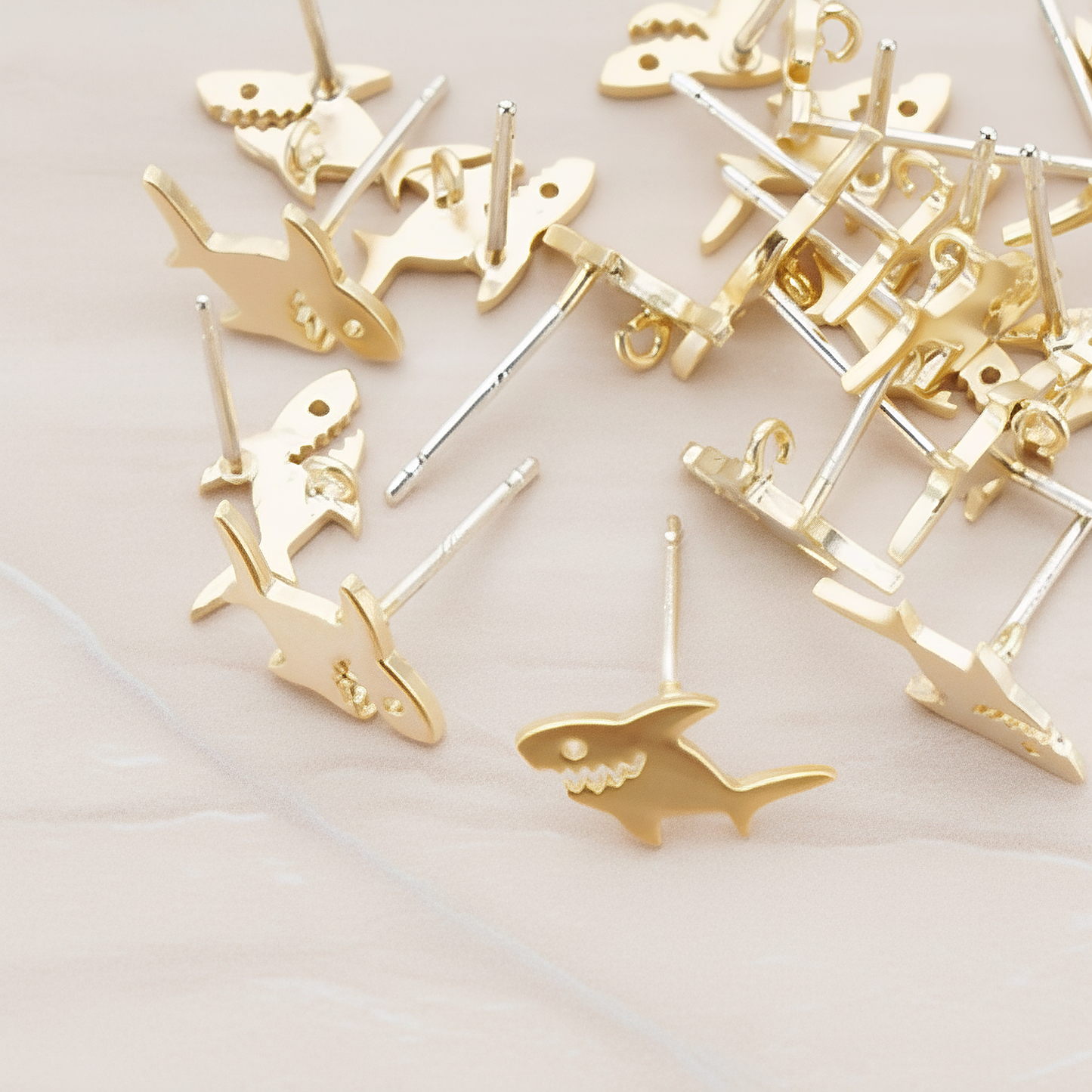 Shark Ear Post, 2 Pc (ER.266)