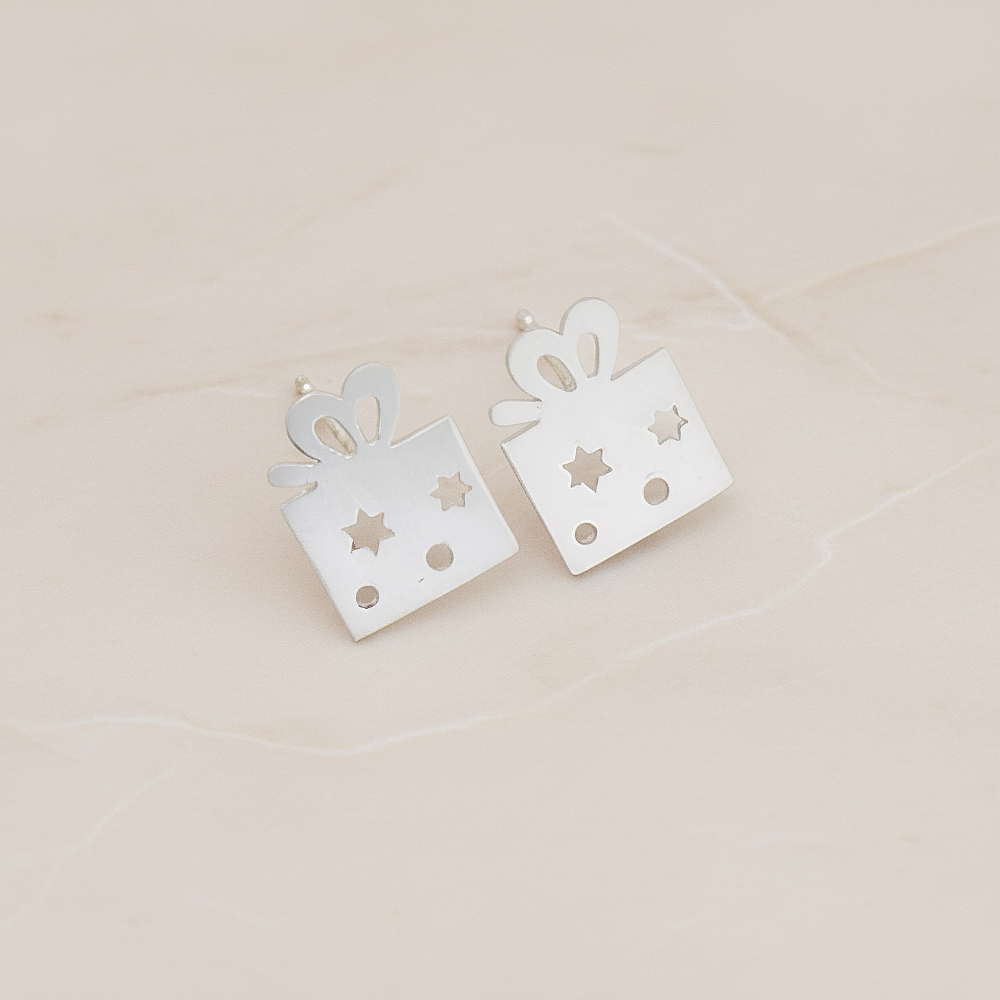 Round Gift Box Ear Post, 2 Pc - Matte Original Rhodium (ER.296)