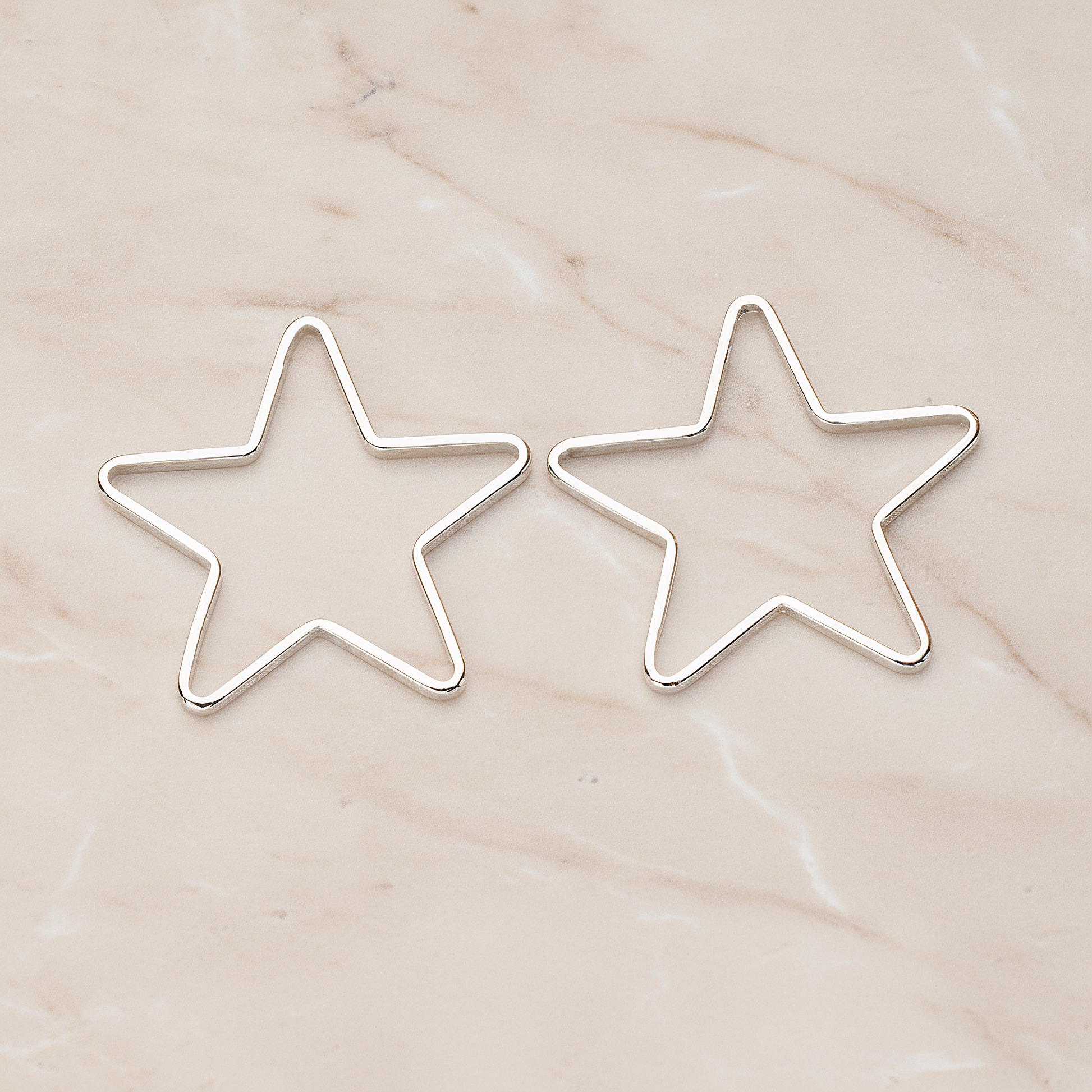 18mm Star Link Pendant, 4 Pc on warm marble background (PD.1008-02)