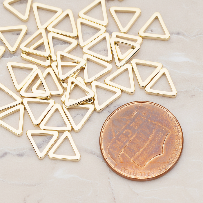 7mm Triangle Link Pendant, 6 Pc on warm marble background (PD.1009-01)