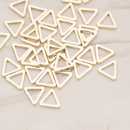 7mm Triangle Link Pendant, 6 Pc on warm marble background (PD.1009-01)