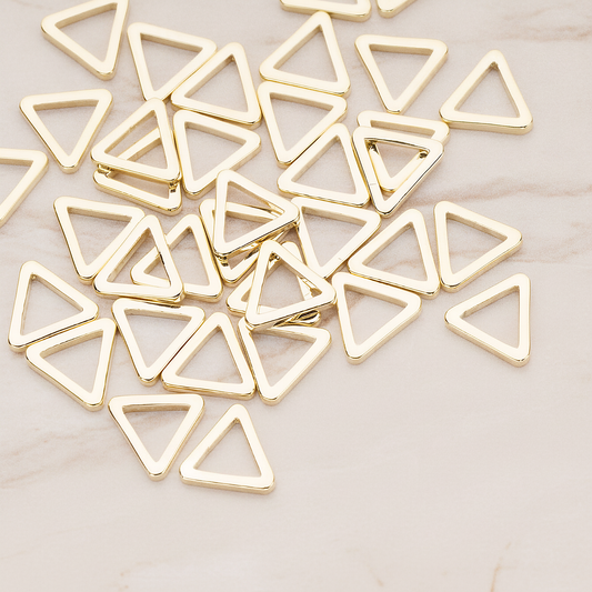 7mm Triangle Link Pendant, 6 Pc on warm marble background (PD.1009-01)