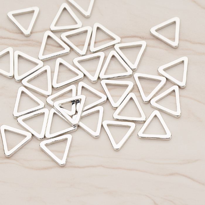 7mm Triangle Link Pendant, 6 Pc on warm marble background (PD.1009-01)