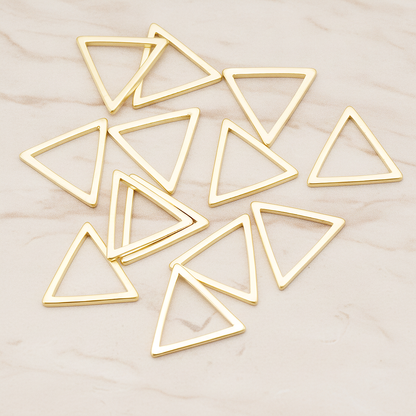 11mm Triangle Link Pendant, 4 Pc on warm marble background (PD.1009-02)