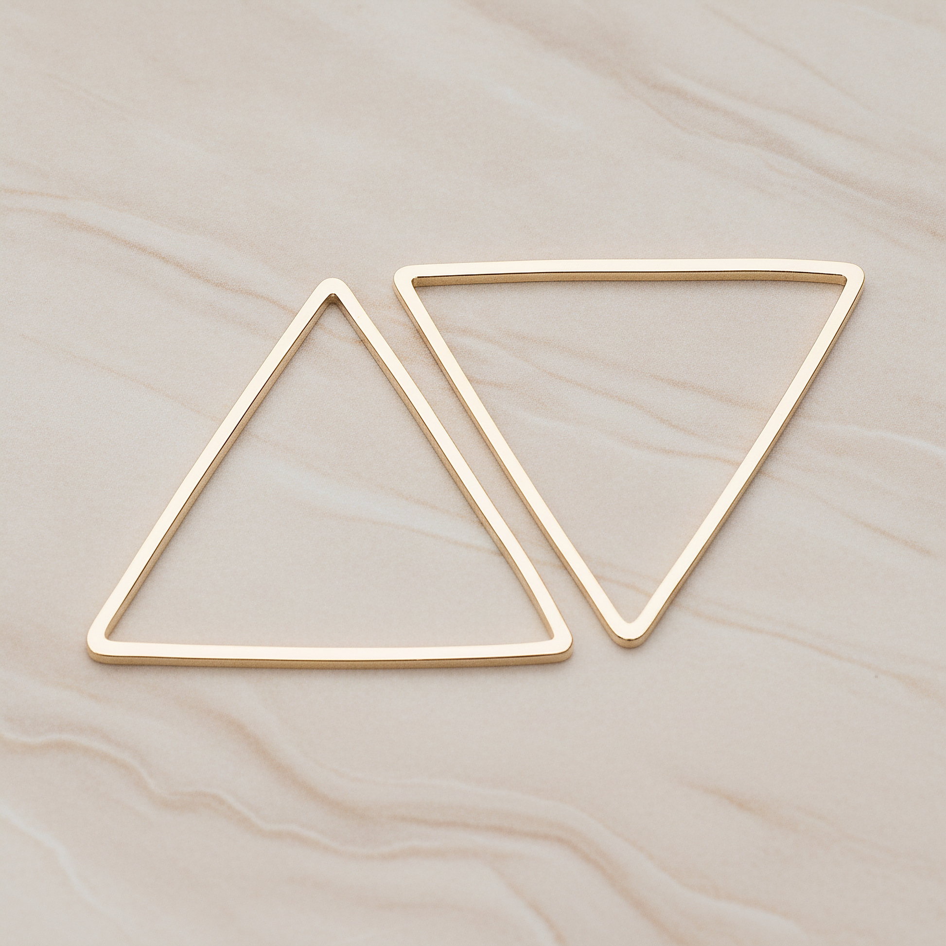 30mm Triangle Link Pendant, 2 Pc on warm marble background (PD.1009-05)