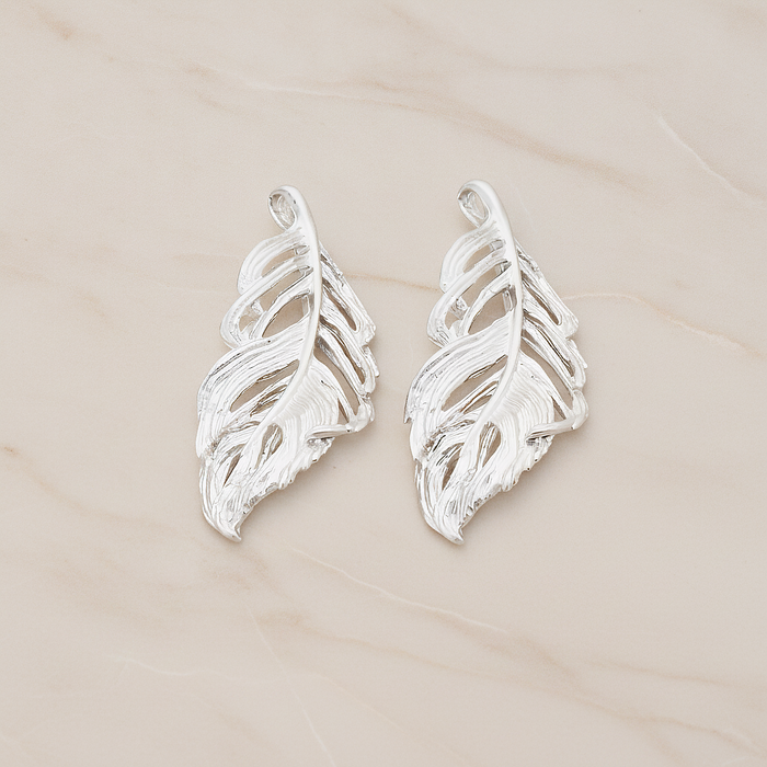 Vintage Look Leaf Pendant, 2 Pc on warm marble background (PD.1054)