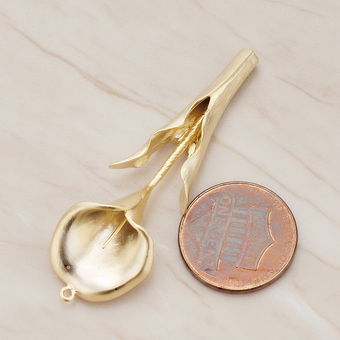 Calla Flower Pendant, 1 P on warm marble background (PD.1094)