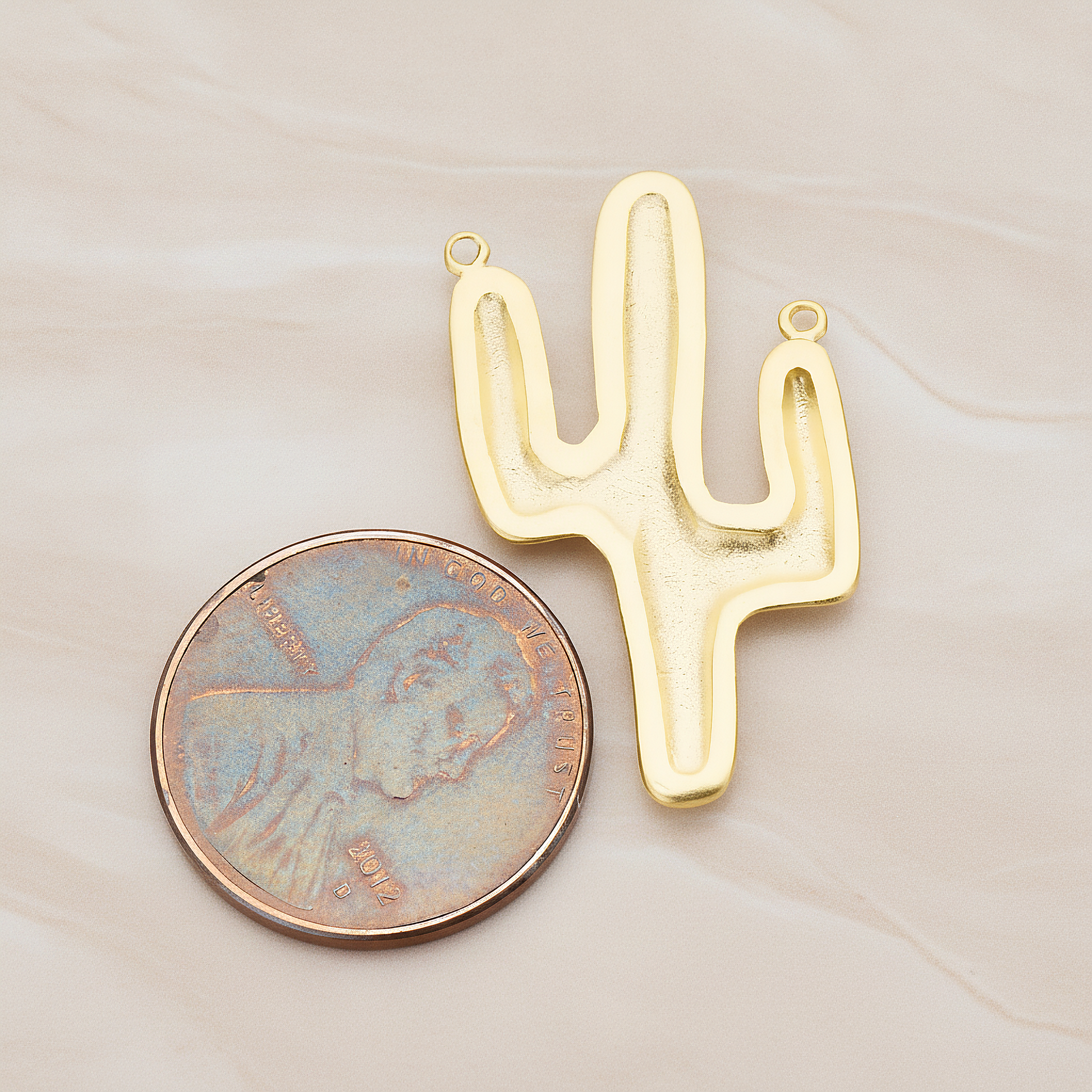 Cactus Pendant, 1 Pc on warm marble background (PD.1154)