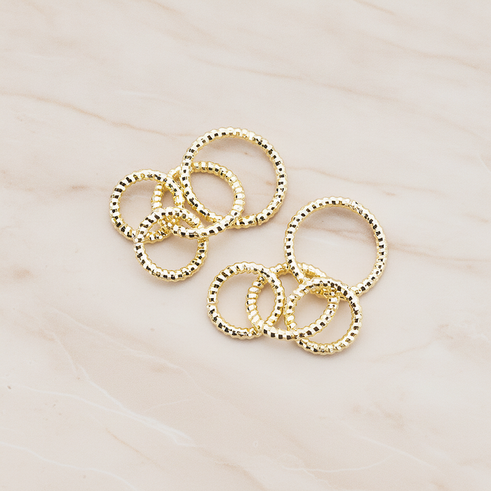 Quadruple Rope Links Tangled Pendant, 2 Pc on warm marble background (PD.116)