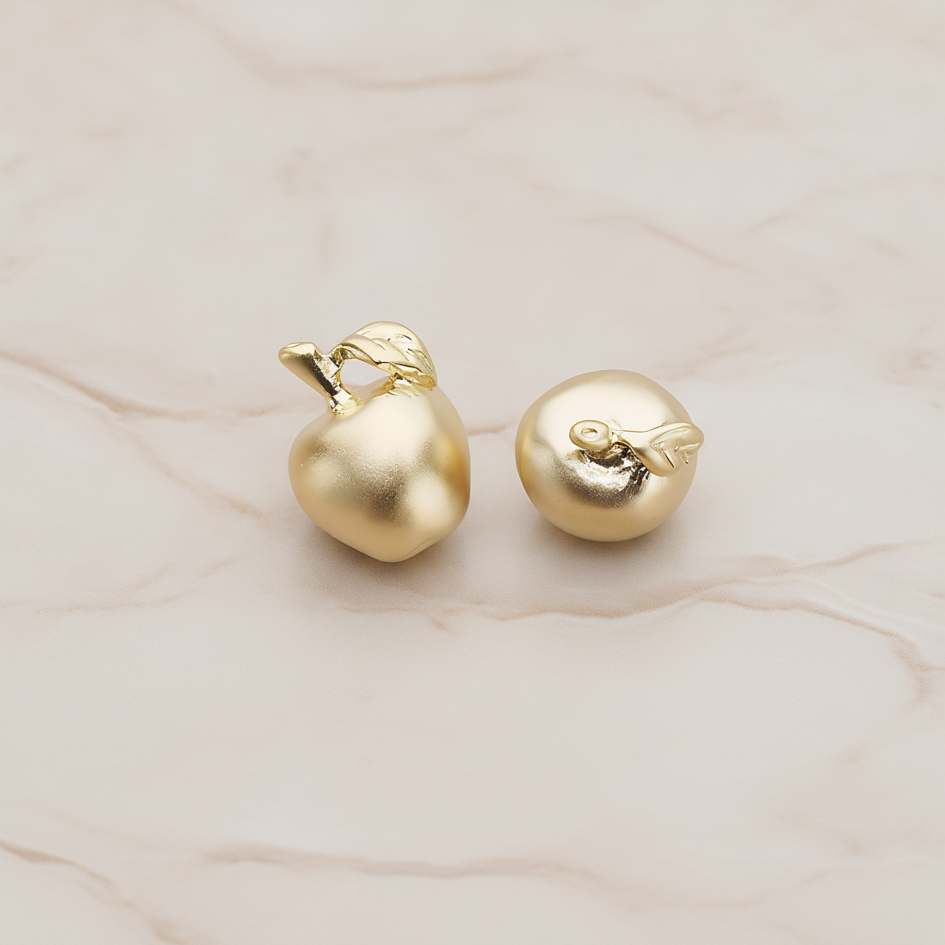 Mini 3D Apple Pendant, 2 Pc on warm marble background (PD.1265)