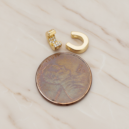 Horse Shoe Ver.2 Pendant, 2 Pc on warm marble background (PD.1311)
