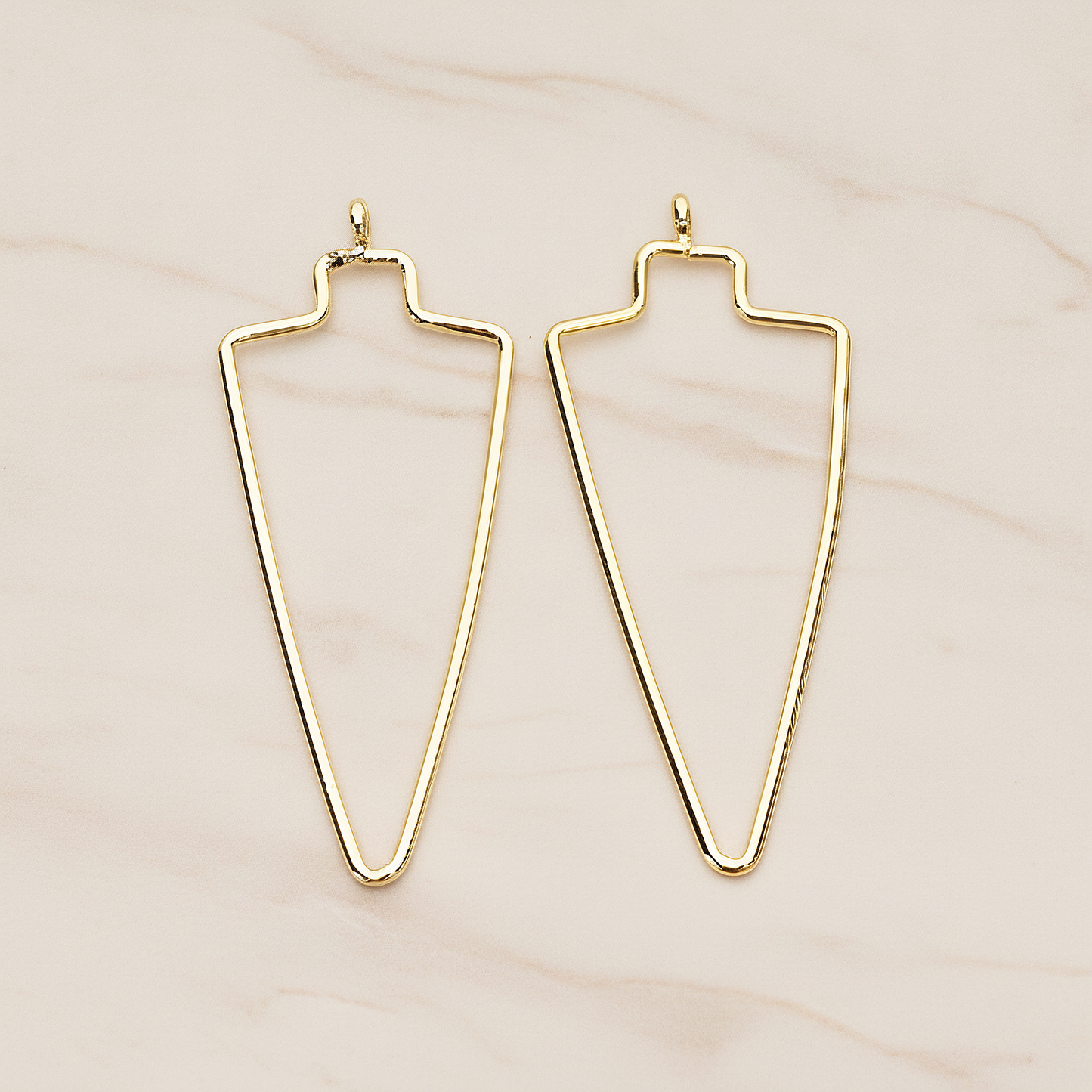Arrowhead Link Frame Pendant, 2 Pc on warm marble background (PD.1423)