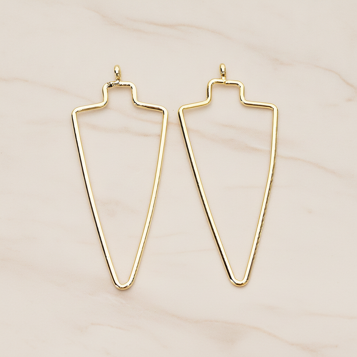 Arrowhead Link Frame Pendant, 2 Pc on warm marble background (PD.1423)