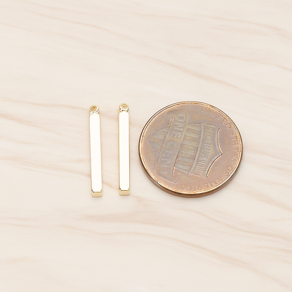 18mm Mini Squre Cube Vertical Bar Pendant, 2 Pc on warm marble background (PD.1431)