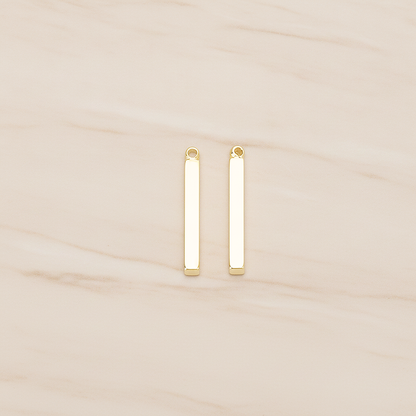 18mm Mini Squre Cube Vertical Bar Pendant, 2 Pc on warm marble background (PD.1431)