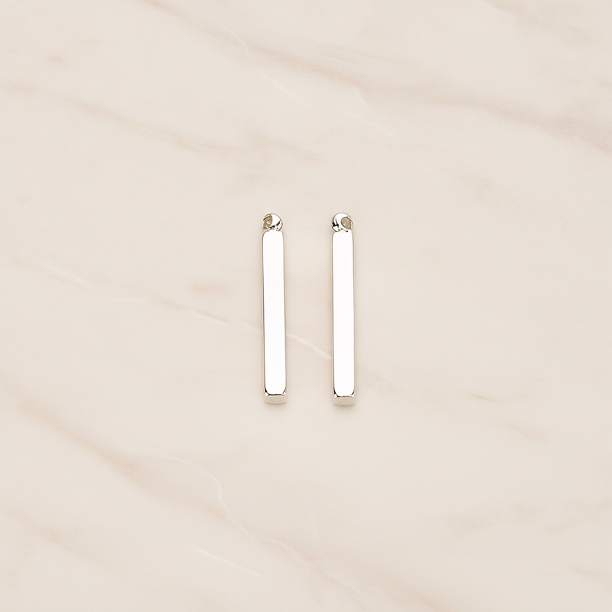 18mm Mini Squre Cube Vertical Bar Pendant, 2 Pc on warm marble background (PD.1431)