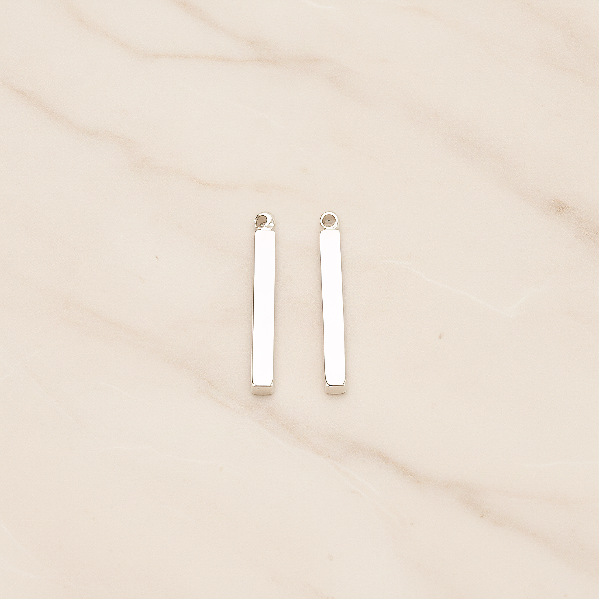 18mm Mini Squre Cube Vertical Bar Pendant, 2 Pc on warm marble background (PD.1431)