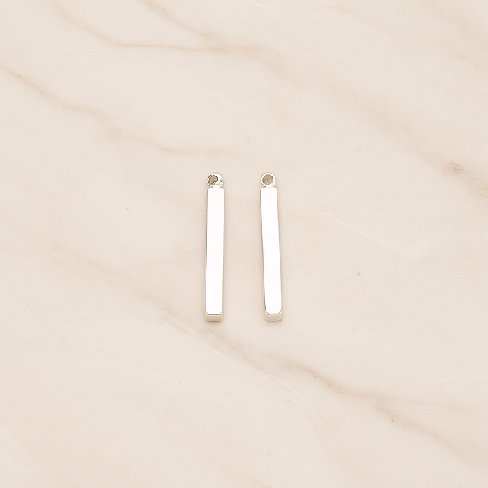 18mm Mini Squre Cube Vertical Bar Pendant, 2 Pc on warm marble background (PD.1431)