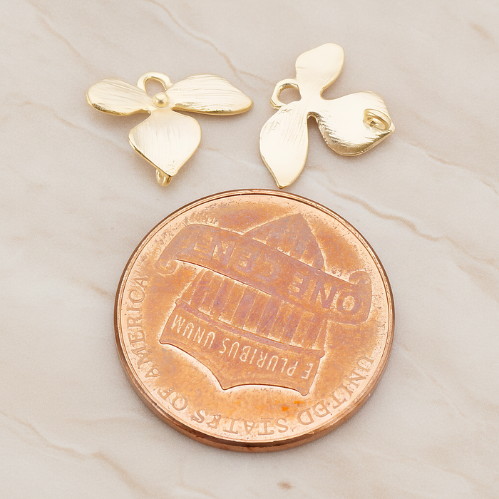 XSMALL Piece Quadruple Flower Pendant, 2 Pc on warm marble background (PD.148-04)