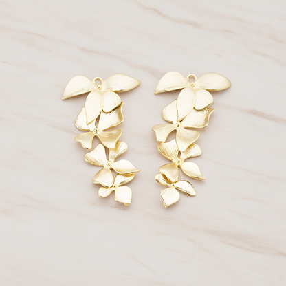 Quadruple Flower Pendant, 2 Pc on warm marble background (PD.148)