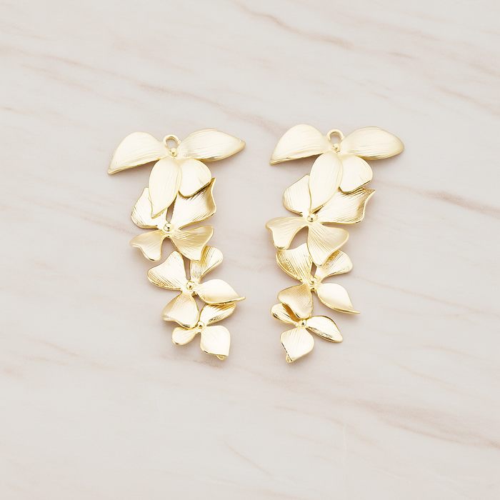 Quadruple Flower Pendant, 2 Pc on warm marble background (PD.148)
