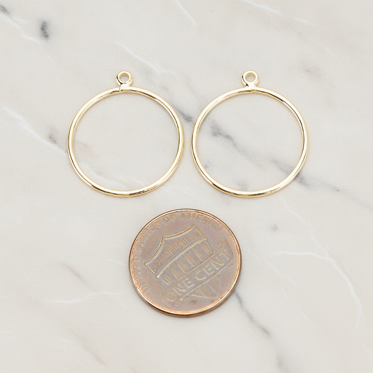 Small Circle Link Pendant, 4 Pc on warm marble background (PD.1706-01)