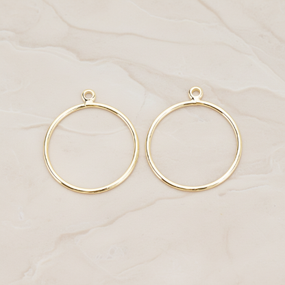 Small Circle Link Pendant, 4 Pc on warm marble background (PD.1706-01)