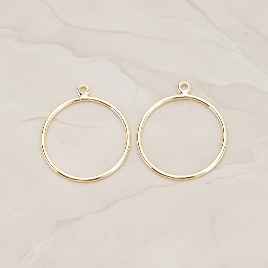 Small Circle Link Pendant, 4 Pc on warm marble background (PD.1706-01)
