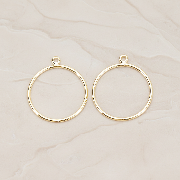Small Circle Link Pendant, 4 Pc on warm marble background (PD.1706-01)