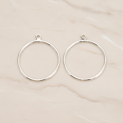 Small Circle Link Pendant, 4 Pc on warm marble background (PD.1706-01)
