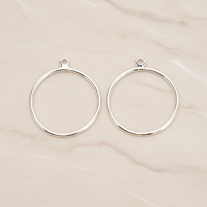 Small Circle Link Pendant, 4 Pc on warm marble background (PD.1706-01)